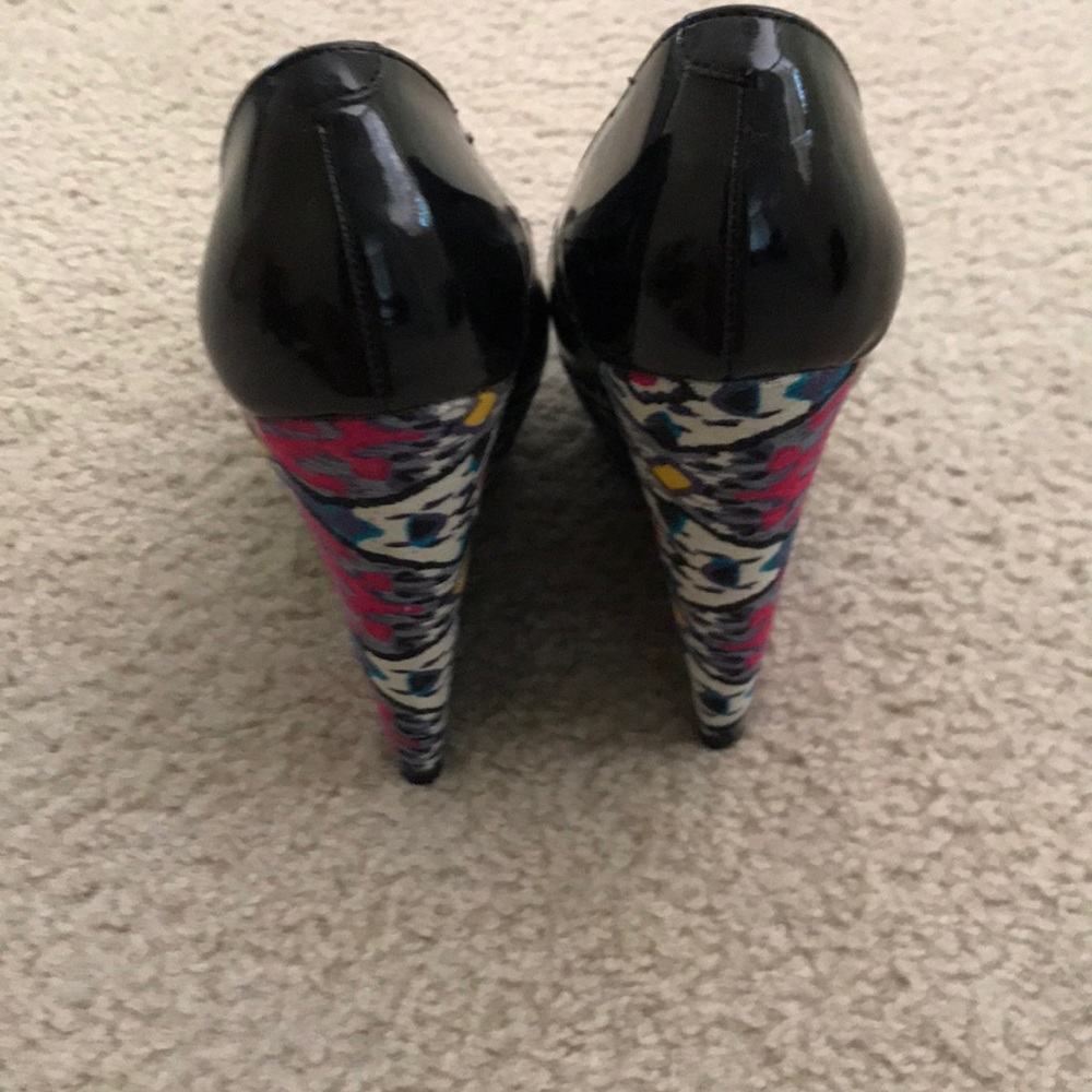Shoes - Picture 3 of 4